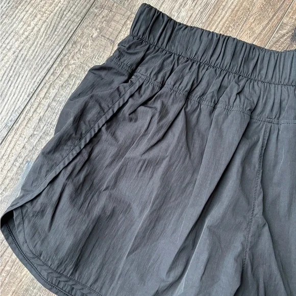 Yogalicious Radiant Commuter Short Black Women's Size Small - Picture 2 of 4